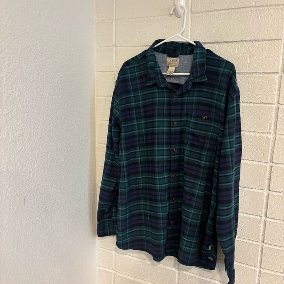 LL BEAN all season flannel shirt in green and blue - Picture 2 of 4